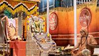 Shri Shiva Pujana by HH Swamiji; Picture courtesy Shri Jaikishan Kandlur